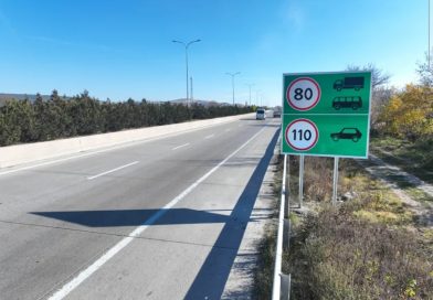 მაგისტრალებზე შეზღუდვების შესახებ ახალი ნიშნები განთავსდა – ხვალიდან შსს 80 კმ/სთ-ის გადაჭარბებას დააჯარიმებს